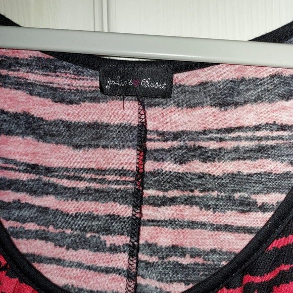 Julie's closet cold shoulder top size XL - Picture 3 of 4